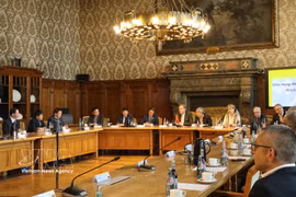 Reunión de trabajo entre la delegación del Hospital Militar 175 y el alcalde de la ciudad de Leipzig en el Ayuntamiento de Leipzig. (Foto: VNA)