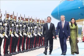 El secretario general del Partido Comunista de Vietnam, To Lam, y su esposa llegaron al Aeropuerto Halim Perdanakusuma en Yakarta, (Foto: VNA)