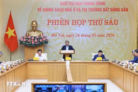El primer ministro de Vietnam, Pham Minh Chinh, preside la sexta reunión del Comité Directivo Central sobre Políticas de Vivienda y el Mercado Inmobiliario. (Foto: VNA)