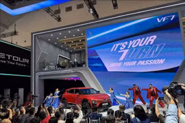Vinfast presenta nuevo modelo VF7 en Indonesia. Foto: VNA