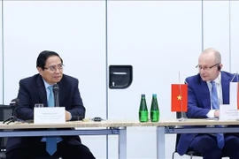 El primer ministro de Vietnam realizó una visita de trabajo al Instituto Nacional de Investigación sobre Ciberseguridad. (Foto: VNA)