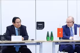 El primer ministro de Vietnam realizó una visita de trabajo al Instituto Nacional de Investigación sobre Ciberseguridad. (Foto: VNA)