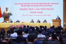 El primer ministro vietnamita, Pham Minh Chinh, preside la reunión del Comité Directivo para el desarrollo de la ciencia, la tecnología, la innovación, la transformación digital. Foto: VNA