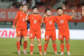 La alegría de las jugadoras vietnamitas cuando Duong Thi Van marcó el primer gol. Foto: Minh Quyet - VNA