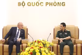 El vicepremier y ministro de Defensa, general Phan Van Giang, recibe en Hanoi al ministro croata de Asuntos Exteriores y Europeos, Gordan Grlić Radman. (Foto: VGP)
