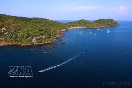Phu Quoc se desarrolla para convertirse en un centro de servicios y turismo ecológico de alta calidad, así como en un destino de turismo marítimo e insular de alcance nacional e internacional. Foto: VNA