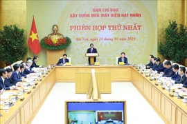 El primer ministro Pham Minh Chinh interviene en la reunión. (Fuente: VNA)