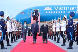 El secretario general To Lam llega a Pyongyang para iniciar su visita de Estado a Corea del Norte y asistir a la ceremonia conmemorativa del 80.º aniversario de la fundación del Partido del Trabajo de Corea. (Foto: VNA)
