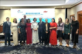 Los delegados en el evento se toman una foto de recuerdo. (Foto: VNA)