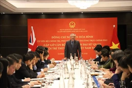 El viceprimer ministro Nguyen Hoa Binh, habla en la reunión. (Foto: VNA)