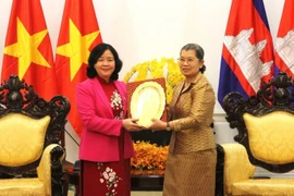 Organizaciones de masas de Vietnam y Camboya fortalecen contactos de alto nivel