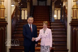 El secretario general del Partido Comunista y presidente de Vietnam, To Lam, se reúne con la gobernadora de Nueva Gales del Sur, Margaret Beazley. (Foto: VNA)