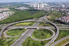 El desarrollo de la infraestructura de transporte y la logística interregional impulsa la integración territorial y refuerza la gobernanza unificada del espacio de desarrollo y de los recursos nacionales. (Foto ilustrativa: VNA)