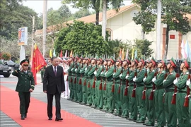 El secretario general del Partido Comunista de Vietnam, To Lam, visita Comando Militar de la provincia de Binh Duong. (Foto: VNA)