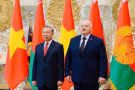 El secretario general del Partido Comunista de Vietnam, To Lam (izquierda) y el presidente bielorruso, Aleksandr Lukashenko. (Fuente: VNA)