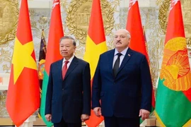 El secretario general del Partido Comunista de Vietnam, To Lam (izquierda) y el presidente bielorruso, Aleksandr Lukashenko. (Fuente: VNA)