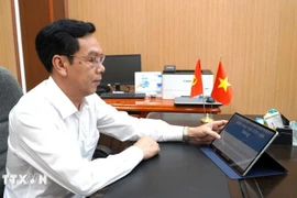 Doan Hong Duy, subsecretario permanente del Comité partidista y presidente del Consejo Popular de la zona especial de Kien Hai (provincia de An Giang), aporta sus comentarios al borrador del documento para el XIV Congreso Nacional del Partido. (Foto: VNA)