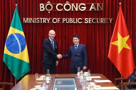 El ministro de Seguridad Pública de Vietnam, Luong Tam Quang, y Marcos Antonio Amaro dos Santos, ministro jefe de la Oficina de Seguridad Institucional de la Presidencia de Brasil. (Foto: VNA)