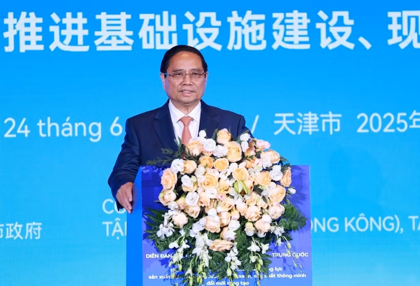 El primer ministro vietnamita, Pham Minh Chinh, habla en el Foro de conexión empresarial Vietnam - China. (Fuente: VNA)