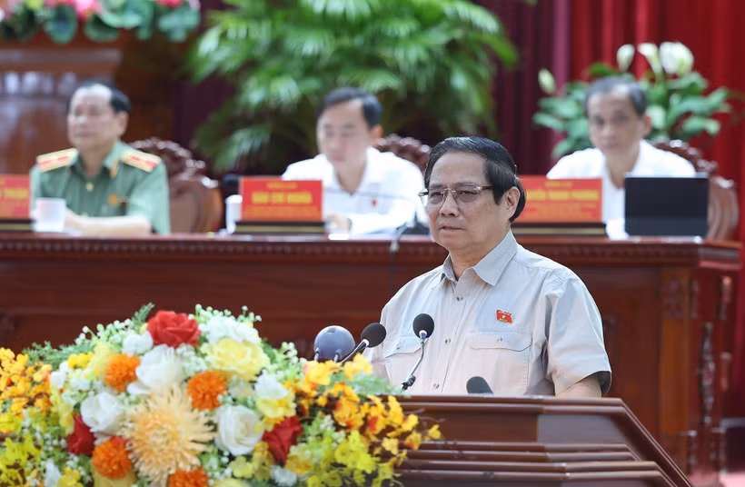 El primer ministro de Vietnam, Pham Minh Chinh, habla en la reunión con los votantes de Can Tho. (Fuente: VNA)