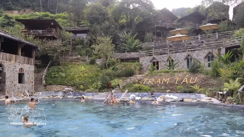 El turismo de bienestar se está convirtiendo gradualmente en un segmento de alto valor añadido, que contribuye a prolongar la estancia de los turistas internacionales que visitan Vietnam. (Foto: VNA)