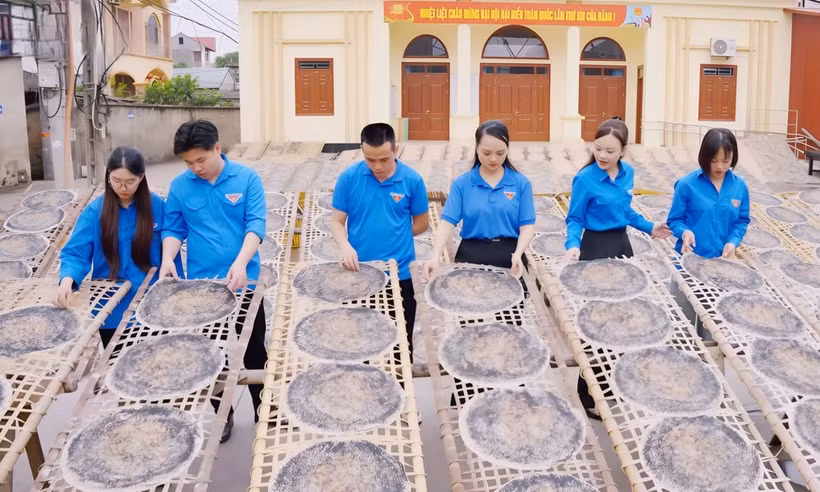 La delegación juvenil del barrio de Bac Giang realizó una serie de videos para presentar el papel de arroz Ke, una especialidad gastronómica local. (Fuente: baobacninhtv.vn)