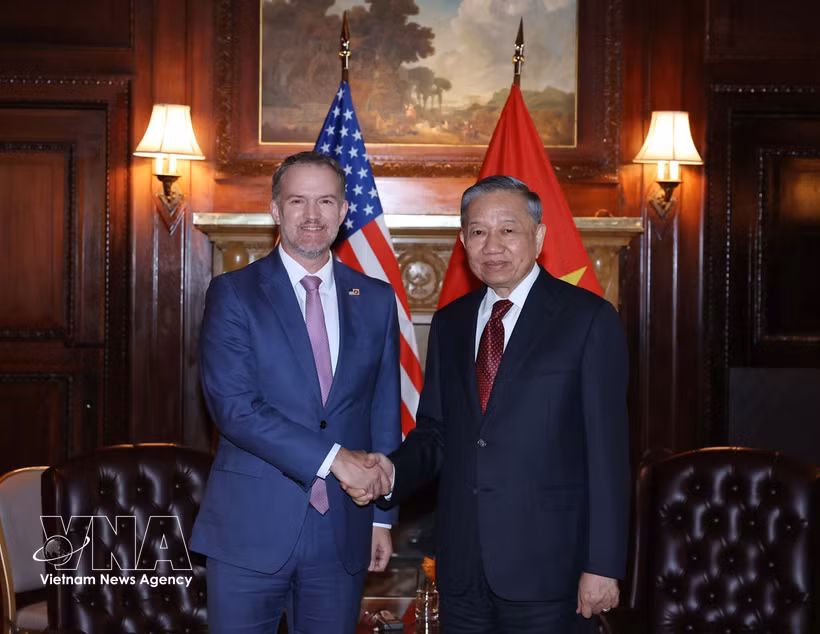 El secretario general del Partido y presidente del Estado, To Lam, recibe al embajador Jamieson Greer, representante comercial de Estados Unidos (USTR). Foto: VNA
