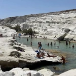 La playa de Sarakiniko, en la isla de Milos, Grecia. (Fuente: Greeka)