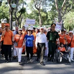 Más de cinco mil personas participan en la marcha solidaria “Por las víctimas del agente naranja/dioxina 2025”. (Fuente: VNA)