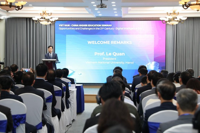 De acuerdo con el director de la Universidad Nacional de Hanoi, Le Quan, la IA es una tendencia tecnológica del mundo, y las universidades no están fuera de esta tendencia. (Foto: Vietnam+) 3-vnu-giam-doc-dhqghn-le-quan-6.jpg