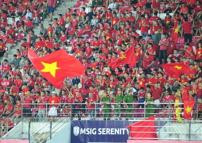 Los fanáticos vietnamitas (Fuente: VNA) co-dong-vien.jpg