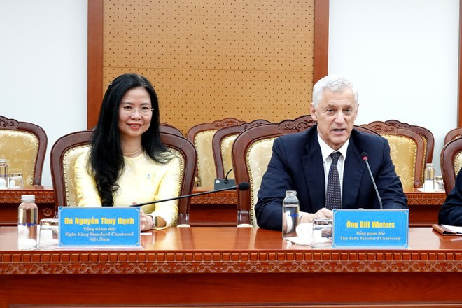 Según el director general Bill Winter, Standard Chartered puede atraer aún más la comunidad extranjera para ayudar a Vietnam. (Foto: Vietnam+) a-tgd.jpg