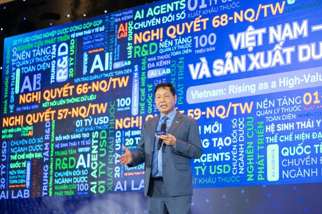 Truong Gia Binh, presidente de la Junta Directiva del Grupo FPT y jefe del Comité de Investigación para el Desarrollo de la Economía Privada, durante su discurso (Foto: Vietnam+) ong-truong-gia-binh.jpg