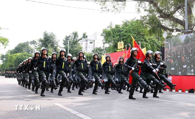 El desfile de la unidad de Policía de Operaciones Especiales. (Fuente: VNA) ngay-hoi-vi-thu-do-binh-yen.jpg