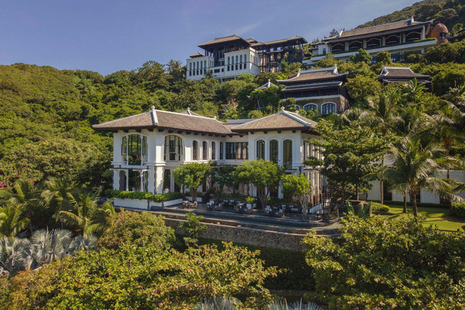 La Maison 1888 se destaca en medio de la exuberancia verde del bosque prístino en InterContinental Danang Sun Peninsula Resort. oanh4.jpg
