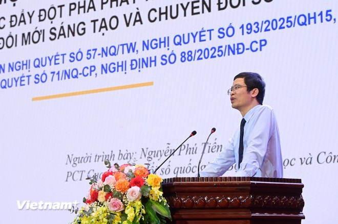 El doctor Nguyen Phu Tien, subjefe del Departamento de Transformación Nacional, dependiente del Ministerio de Ciencia y Tecnología, pronuncia un discurso en la conferencia (Foto: Vietnam+) khoa-hoc-cong-nghe.jpg