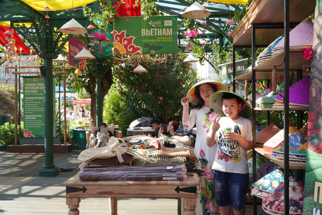 Un stand en el festival (Fuente: VNA) vna-potal-khai-mac-le-hoi-van-hoa-e2809cviet-nam-sac-mau-tu-mien-nhiet-doie2809d-tai-nga-8172511.jpg