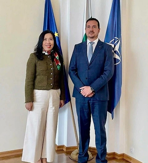 La viceministra de Relaciones Exteriores de Vietnam Le Thi Thu Hang y su homólogo de Bulgaria Nikolay Pavlov. (Fuente: VNA)