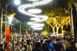 Espacio peatonal en antigua fortaleza de Son Tay en Hanoi atrae alto número de visitantes