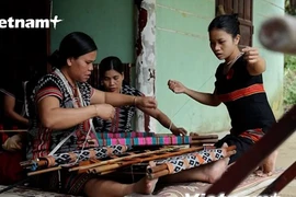 Etnia minoritaria de Co Tu salvaguarda tejido tradicional