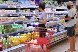 En alza ingresos por ventas minoristas y servicios de Vietnam en agosto