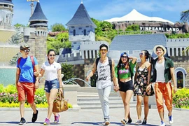 Flujo de turistas internacionales en Vietnam continúa aumentando en agosto