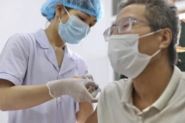 Avanza ensayo clínico de vacuna Nano Covax de Vietnam contra COVID-19