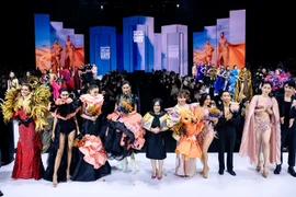 “Rose Secret”: Moda de cuentos de amor románticos 