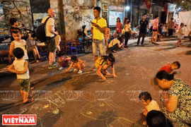 Explorando las calles peatonales de Hanoi