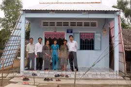 Construyen viviendas para familias pobres en Vietnam