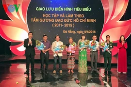 Honran a personas destacadas en campaña de seguir el Presidente Ho Chi Minh