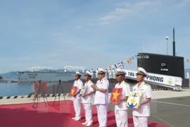 Presidente de Vietnam asiste a la inauguración del puerto internacional