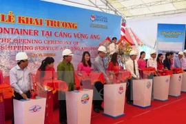 Inauguran ruta de transporte de contenedores en puerto de Vietnam