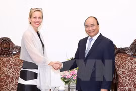 Premier vietnamita recibe a embajadores de Suecia y Myanmar